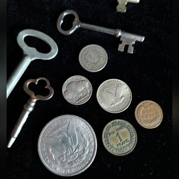 Grandpa's Vintage Antique Lot Glass Knobs Paperweight Trinket Dish Keys & Coins - Picture 6 of 16